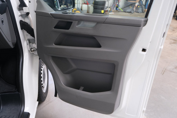 Volkswagen Transporter 2.0 TDI L2H2 30 - Airco, Cruise, PDC, Carplay, Inrichting, Trekhaak.