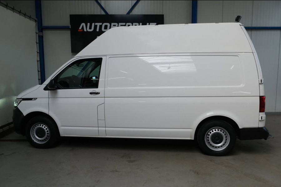 Volkswagen Transporter 2.0 TDI L2H2 30 - Airco, Cruise, PDC, Carplay, Inrichting, Trekhaak.