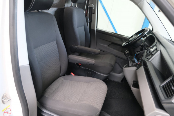 Volkswagen Transporter 2.0 TDI L2H2 30 - Airco, Cruise, PDC, Carplay, Inrichting, Trekhaak.
