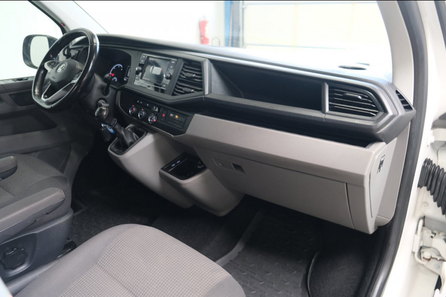 Volkswagen Transporter 2.0 TDI L2H2 30 - Airco, Cruise, PDC, Carplay, Inrichting, Trekhaak.