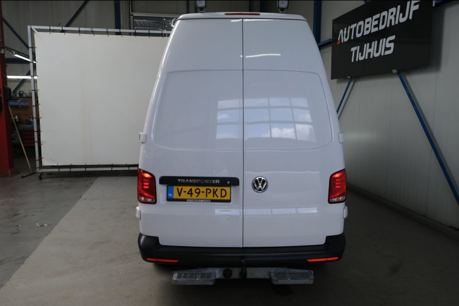 Volkswagen Transporter 2.0 TDI L2H2 30 - Airco, Cruise, PDC, Carplay, Inrichting, Trekhaak.