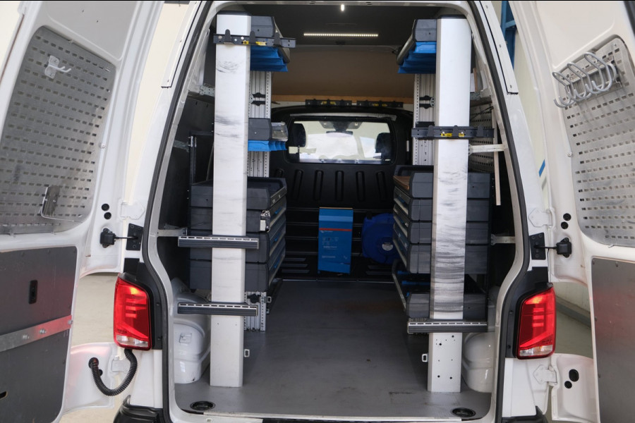 Volkswagen Transporter 2.0 TDI L2H2 30 - Airco, Cruise, PDC, Carplay, Inrichting, Trekhaak.