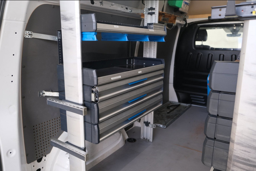 Volkswagen Transporter 2.0 TDI L2H2 30 - Airco, Cruise, PDC, Carplay, Inrichting, Trekhaak.