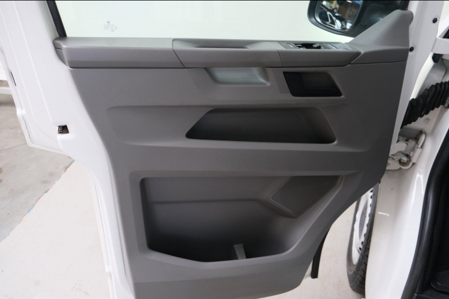 Volkswagen Transporter 2.0 TDI L2H2 30 - Airco, Cruise, PDC, Carplay, Inrichting, Trekhaak.