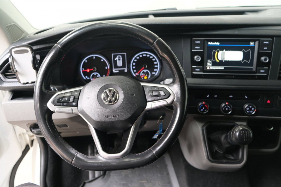Volkswagen Transporter 2.0 TDI L2H2 30 - Airco, Cruise, PDC, Carplay, Inrichting, Trekhaak.