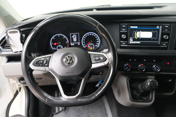 Volkswagen Transporter 2.0 TDI L2H2 30 - Airco, Cruise, PDC, Carplay, Inrichting, Trekhaak.