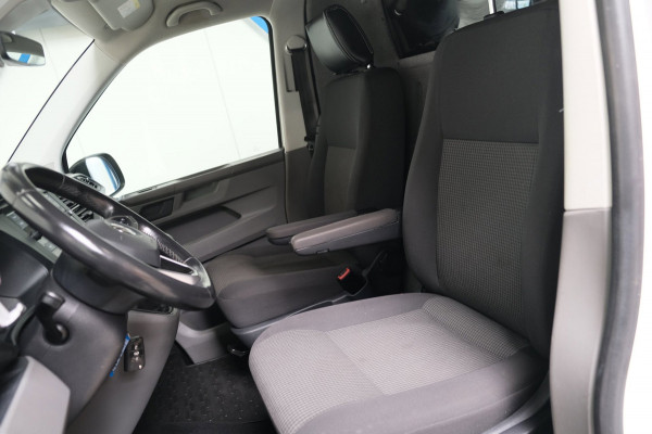 Volkswagen Transporter 2.0 TDI L2H2 30 - Airco, Cruise, PDC, Carplay, Inrichting, Trekhaak.