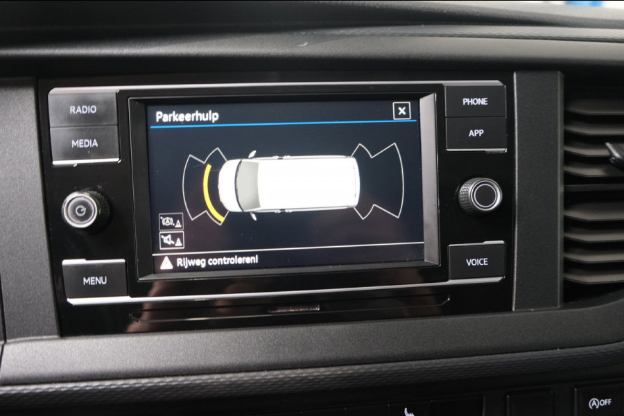 Volkswagen Transporter 2.0 TDI L2H2 30 - Airco, Cruise, PDC, Carplay, Inrichting, Trekhaak.