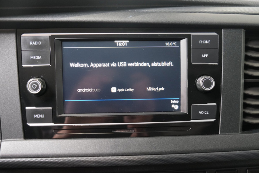 Volkswagen Transporter 2.0 TDI L2H2 30 - Airco, Cruise, PDC, Carplay, Inrichting, Trekhaak.