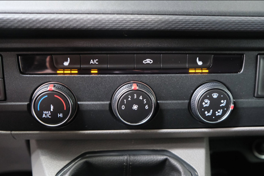 Volkswagen Transporter 2.0 TDI L2H2 30 - Airco, Cruise, PDC, Carplay, Inrichting, Trekhaak.