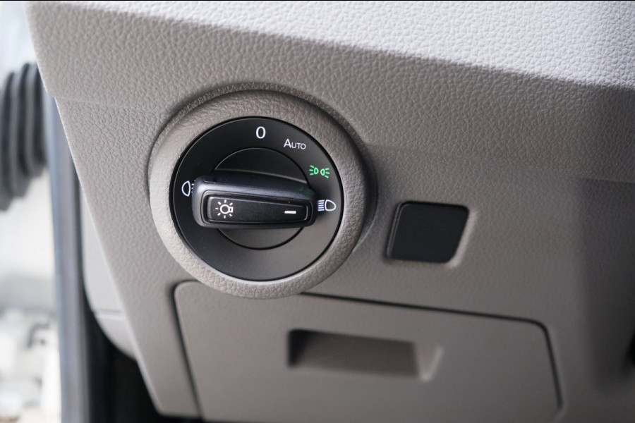 Volkswagen Transporter 2.0 TDI L2H2 30 - Airco, Cruise, PDC, Carplay, Inrichting, Trekhaak.