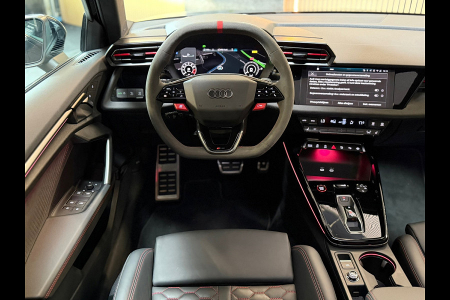Audi RS3 Limousine 2.5 TFSI RS 3 quattro BTW|PANO|SONOS|HuD|MATRIX|ACC|KEYLESS|CARPLAY|FABRIEKSGARANTIE|2025|DODEHOEK|BOMVOL!