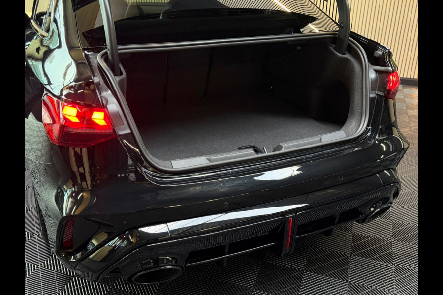 Audi RS3 Limousine 2.5 TFSI RS 3 quattro BTW|PANO|SONOS|HuD|MATRIX|ACC|KEYLESS|CARPLAY|FABRIEKSGARANTIE|2025|DODEHOEK|BOMVOL!
