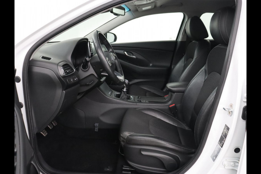Hyundai i30 Fastback 1.0 T-GDI Premium | Carplay | Half leder | Full LED | Navigatie | Keyless | Climate control | Camera | Bluetooth | Cruise control | Parkeerhulp