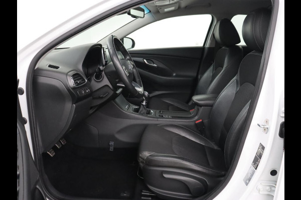 Hyundai i30 Fastback 1.0 T-GDI Premium | Carplay | Half leder | Full LED | Navigatie | Keyless | Climate control | Camera | Bluetooth | Cruise control | Parkeerhulp