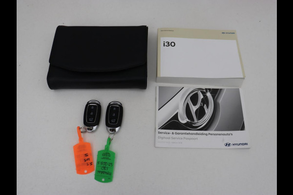 Hyundai i30 Fastback 1.0 T-GDI Premium | Carplay | Half leder | Full LED | Navigatie | Keyless | Climate control | Camera | Bluetooth | Cruise control | Parkeerhulp
