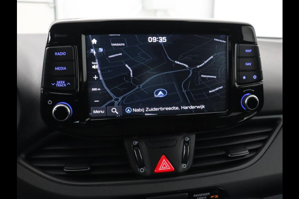 Hyundai i30 Fastback 1.0 T-GDI Premium | Carplay | Half leder | Full LED | Navigatie | Keyless | Climate control | Camera | Bluetooth | Cruise control | Parkeerhulp