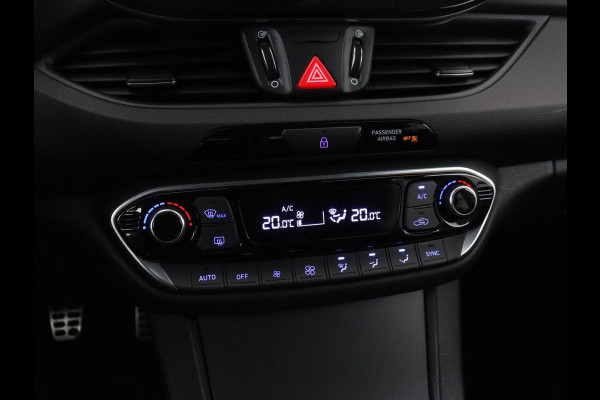 Hyundai i30 Fastback 1.0 T-GDI Premium | Carplay | Half leder | Full LED | Navigatie | Keyless | Climate control | Camera | Bluetooth | Cruise control | Parkeerhulp