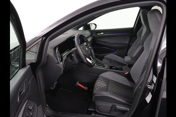 Volkswagen Golf 1.5 eTSI R-Line | Panoramadak | Stoelverwarming | Matrix LED | Keyless | Sfeerverlichting | Carplay | Adaptive cruise | Navigatie | Side Assist | Park Assist | Stuurverwarming | Sportstoelen