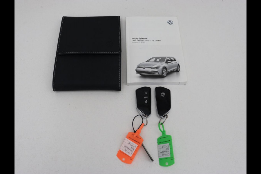Volkswagen Golf 1.5 eTSI R-Line | Panoramadak | Stoelverwarming | Matrix LED | Keyless | Sfeerverlichting | Carplay | Adaptive cruise | Navigatie | Side Assist | Park Assist | Stuurverwarming | Sportstoelen