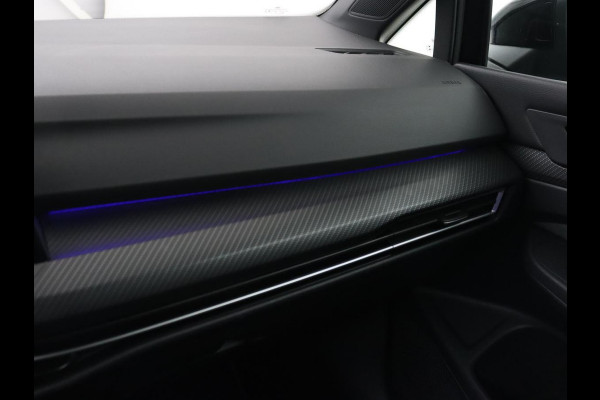 Volkswagen Golf 1.5 eTSI R-Line | Panoramadak | Stoelverwarming | Matrix LED | Keyless | Sfeerverlichting | Carplay | Adaptive cruise | Navigatie | Side Assist | Park Assist | Stuurverwarming | Sportstoelen
