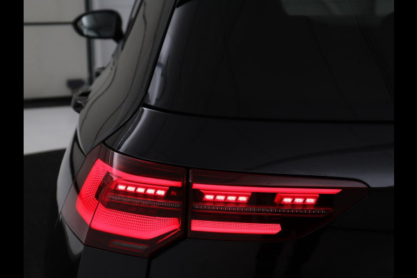 Volkswagen Golf 1.5 eTSI R-Line | Panoramadak | Stoelverwarming | Matrix LED | Keyless | Sfeerverlichting | Carplay | Adaptive cruise | Navigatie | Side Assist | Park Assist | Stuurverwarming | Sportstoelen