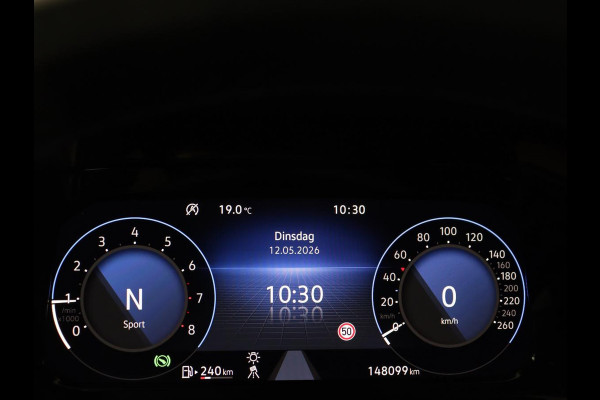 Volkswagen Golf 1.5 eTSI R-Line | Panoramadak | Stoelverwarming | Matrix LED | Keyless | Sfeerverlichting | Carplay | Adaptive cruise | Navigatie | Side Assist | Park Assist | Stuurverwarming | Sportstoelen