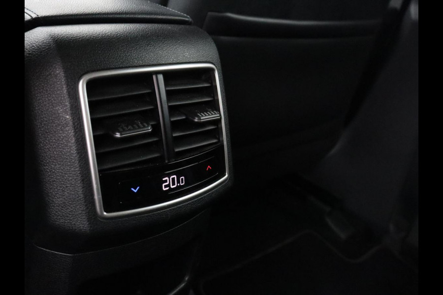 Kia Sportage 1.6 T-GDi Plug-in Hybrid AWD DynamicLine | SOH 97,2% | Camera | Carplay | Adaptive cruise | Navigatie | 19'' | Full LED | Climate control | PHEV
