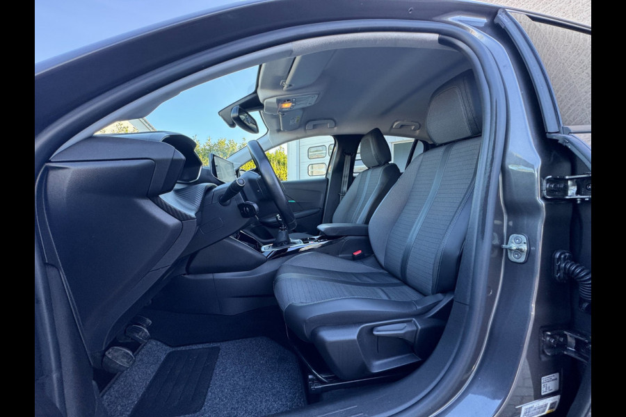 Peugeot 208 1.2 PureTech Allure 74KW / 100PK / CARPLAY / KEYLESS / CRUISE / ECC / CAMERA / PDC / LMV