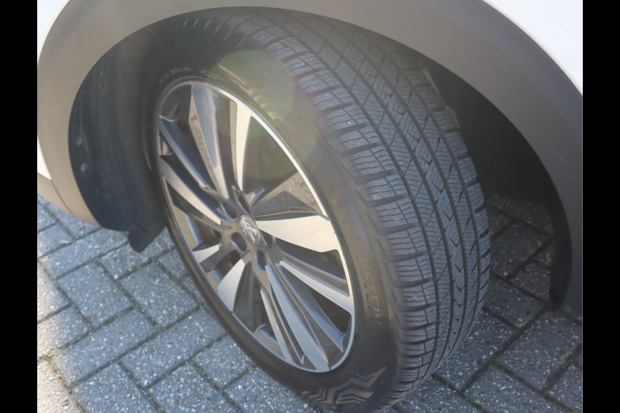 Peugeot 3008 Allure Navi / Pano / Climate / Pdc Nieuwe D-riem/ All-season banden/ Keurige auto