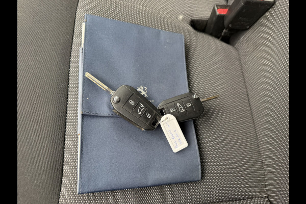 Peugeot Expert 1.5 BlueHDI L2H1 120pk Standard Premium / vaste prijs rijklaar € 11.950 ex btw / euro 6 / bpm vrij / lease vanaf € 201 / airco / cruise / navi / camera / pdc achter !