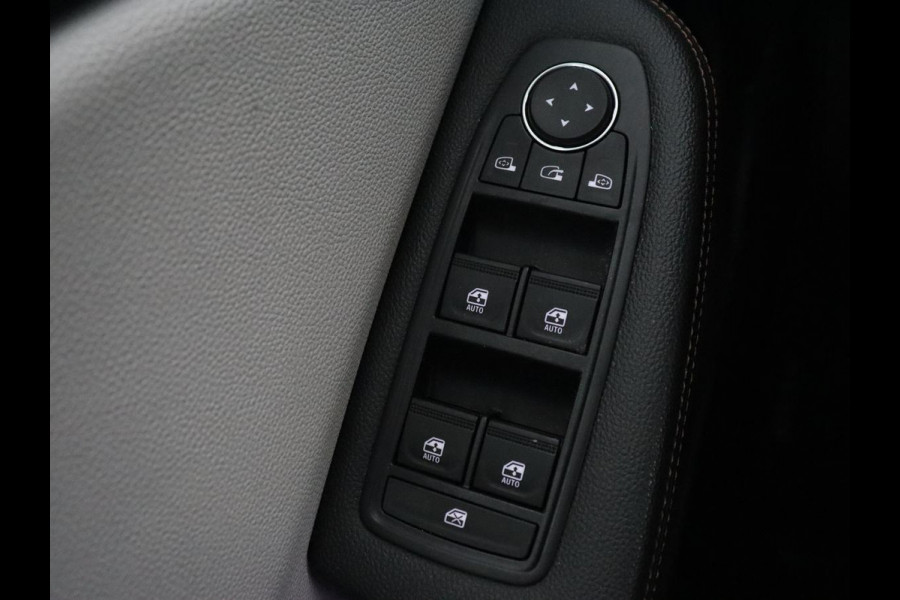 Renault Clio 1.6 E-Tech Hybrid 140 Initiale Paris | Leder | Stoelverwarming | Carplay | Keyless | Park Assist | Full LED | Navigatie | Climate control | Stuurverwarming | DAB | Bluetooth