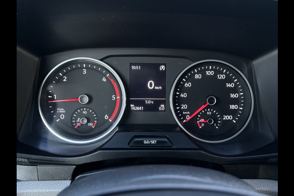 Volkswagen Crafter 2.0 TDI 102 PK / PICK UP / 1e EIG. / TREKHAAK / AIRCO / OPEN LAADBAK / 2.500 KG AHG / 3-ZITS / APPLE CARPLAY