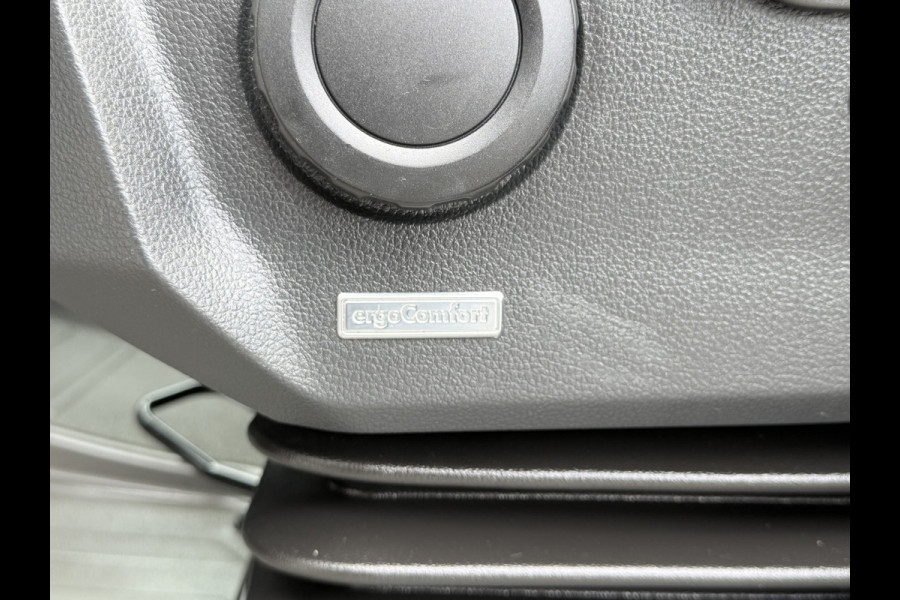 Volkswagen Crafter 2.0 TDI 141 PK / L3H3 / 1e EIGENAAR / ZEER NETJES !! / AIRCO / CRUISE / ERGO GEVEERDE STOEL