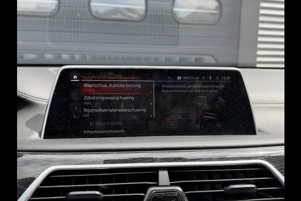 BMW 7 Serie 745Le xDrive High Executive | TV Schermen | Panoramadak | 360* Camera | Massage | Head-Up Display |