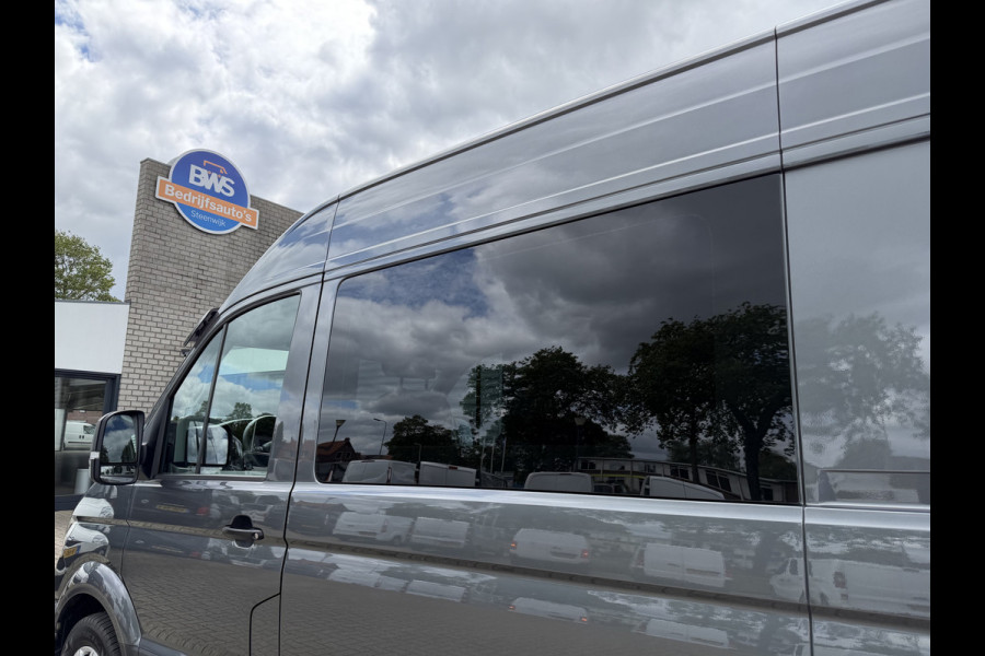 Volkswagen Crafter 35 2.0 TDI 177pk L3H3 ( L2H2 ) DC 6 persoons Comfortline / euro 6 / bpm vrij / vaste prijs rijklaar € 31.950 ex btw / lease vanaf € 521 / airco / cruise / grijs metallic !