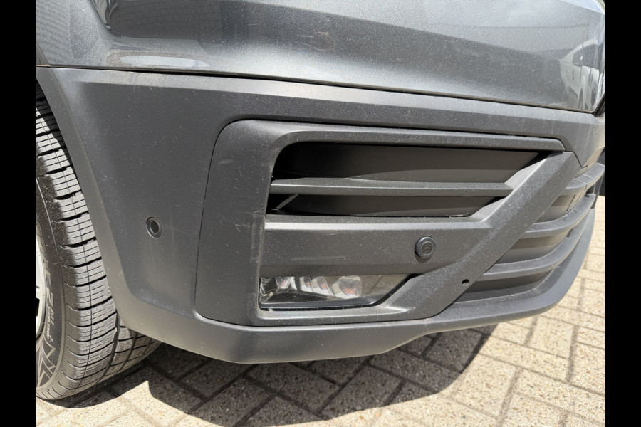 Volkswagen Crafter 35 2.0 TDI 177pk L3H3 ( L2H2 ) DC 6 persoons Comfortline / euro 6 / bpm vrij / vaste prijs rijklaar € 31.950 ex btw / lease vanaf € 521 / airco / cruise / grijs metallic !
