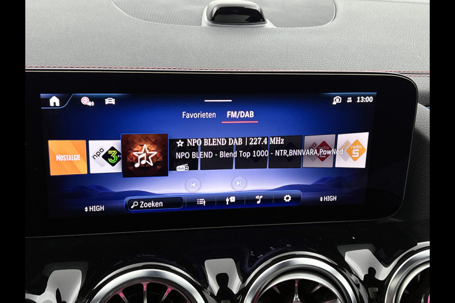 Mercedes-Benz EQA 250+ Business Solution AMG 71 kWh | Premium pakket | Nightpakket | DISTRONIC | Panoramaschuifdak | 360° camera | 20 inch multispaaks lichtmetalen velgen | Burmester Surround Sound |