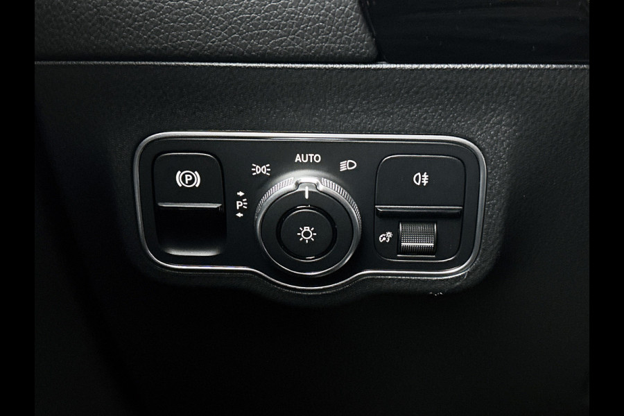 Mercedes-Benz EQA 250+ Business Solution AMG 71 kWh | Premium pakket | Nightpakket | DISTRONIC | Panoramaschuifdak | 360° camera | 20 inch multispaaks lichtmetalen velgen | Burmester Surround Sound |