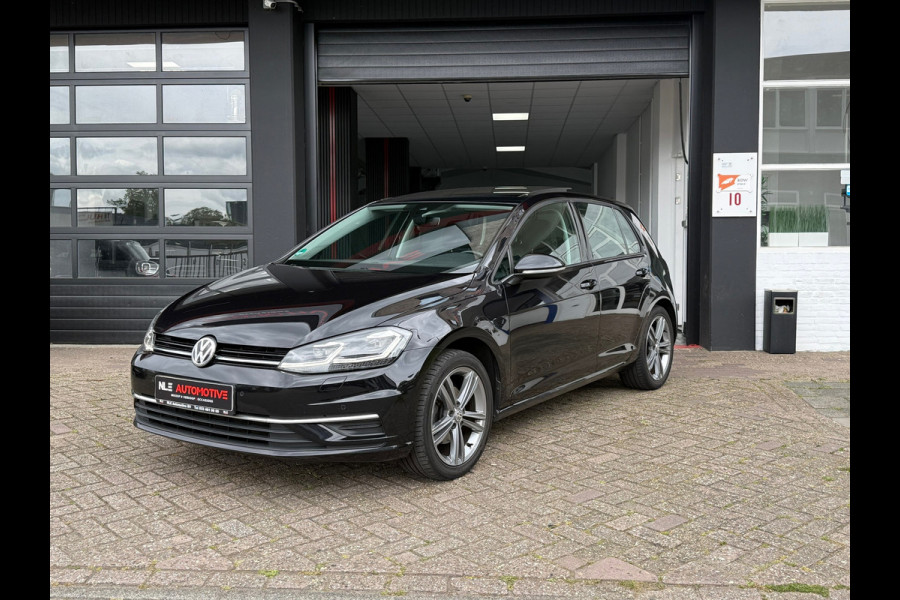 Volkswagen Golf 1.6 TDI Highline Business R Pano/Automaat
