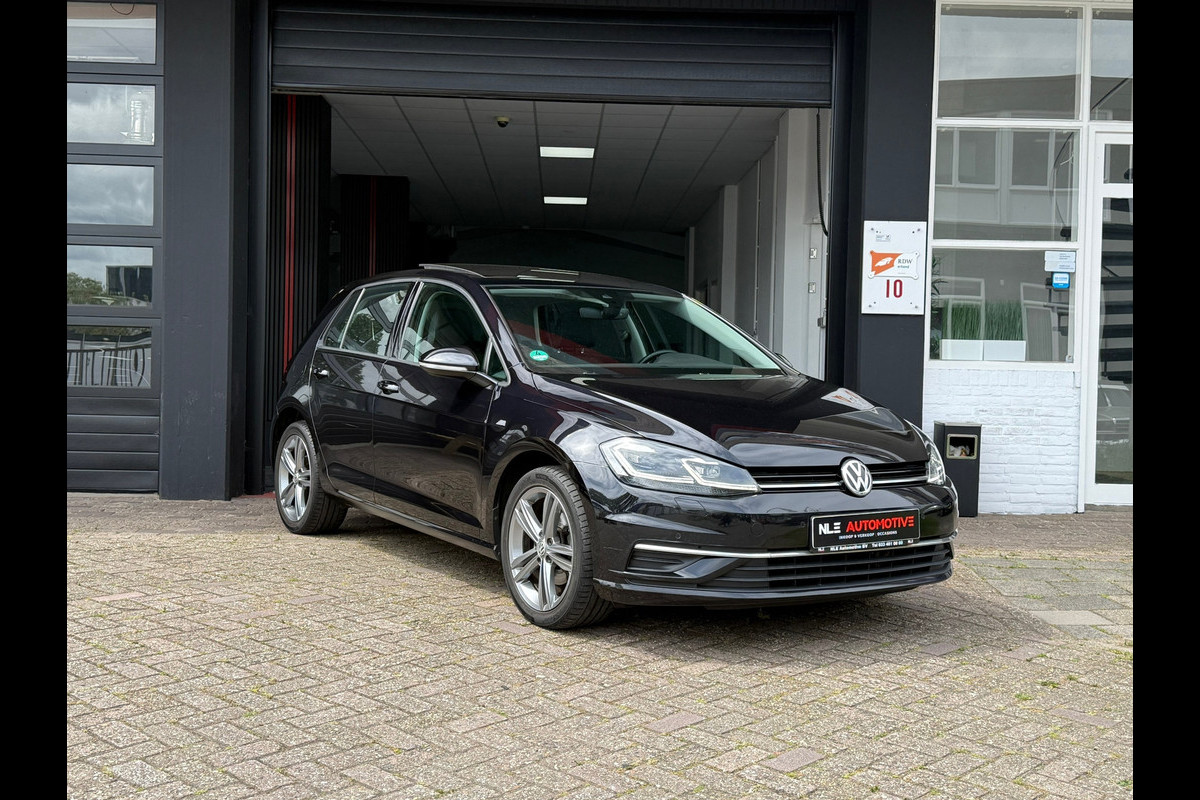 Volkswagen Golf 1.6 TDI Highline Business R Pano/Automaat