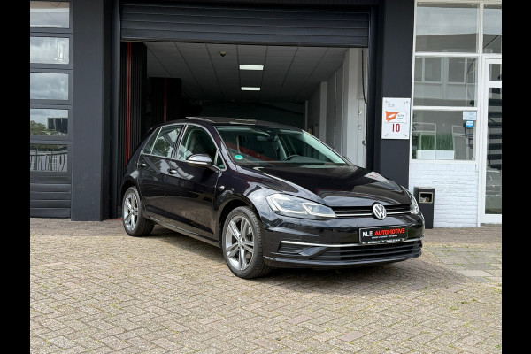 Volkswagen Golf 1.6 TDI Highline Business R Pano/Automaat