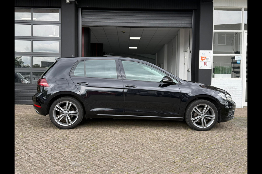 Volkswagen Golf 1.6 TDI Highline Business R Pano/Automaat