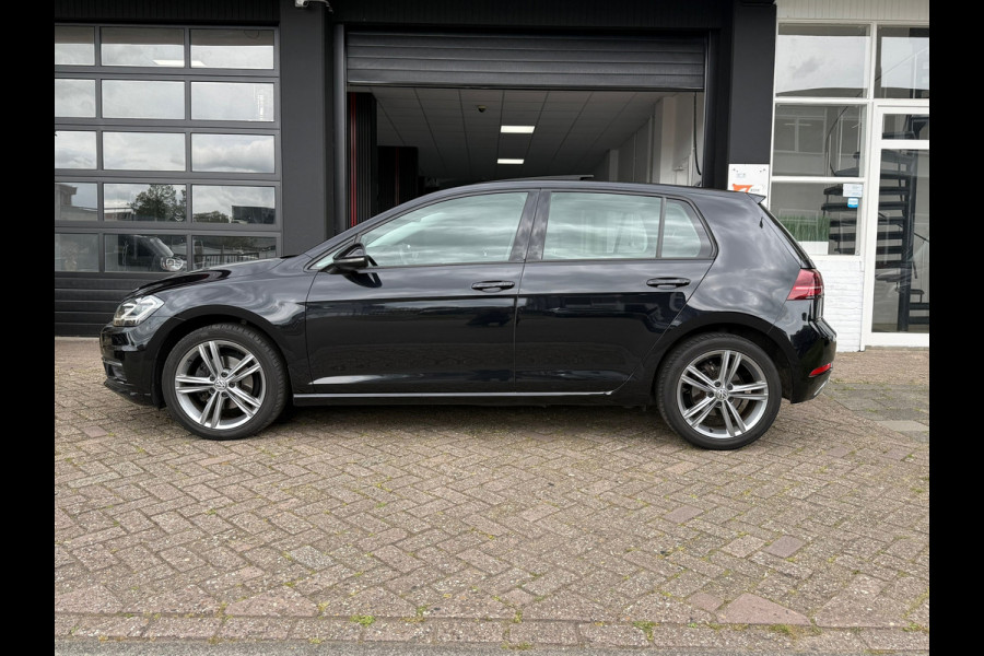 Volkswagen Golf 1.6 TDI Highline Business R Pano/Automaat