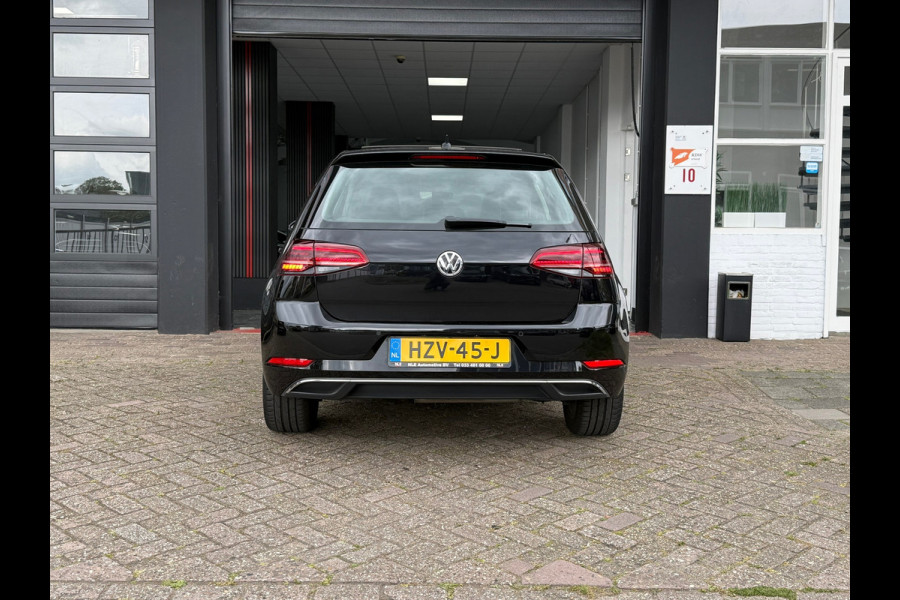 Volkswagen Golf 1.6 TDI Highline Business R Pano/Automaat