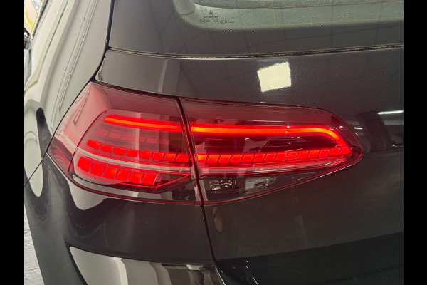 Volkswagen Golf 1.6 TDI Highline Business R Pano/Automaat