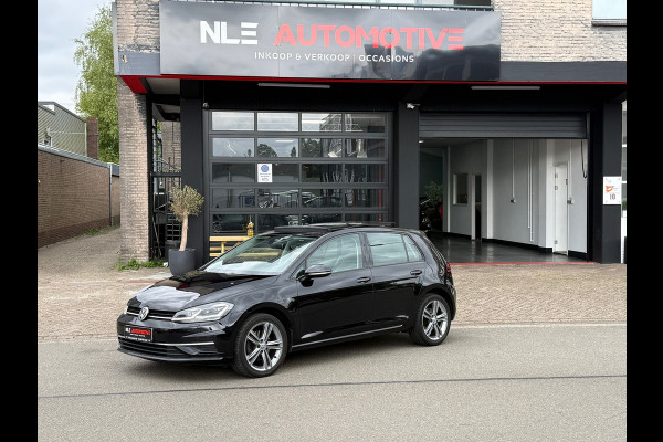 Volkswagen Golf 1.6 TDI Highline Business R Pano/Automaat