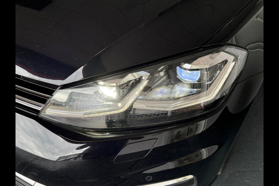 Volkswagen Golf 1.6 TDI Highline Business R Pano/Automaat