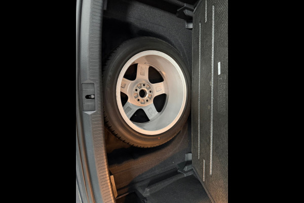 Volkswagen Golf 1.6 TDI Highline Business R Pano/Automaat