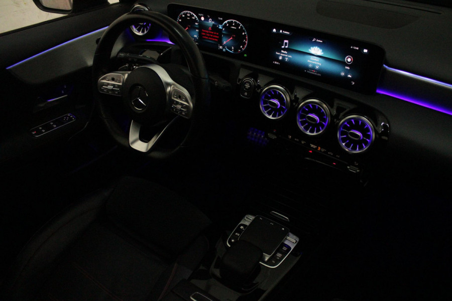 Mercedes-Benz A-Klasse 220 190PK AUTOMAAT BUSINESS SOLUTION AMG | PANORAMA SCHUIF/KANTEL DAK | SFEER VERLICHTING VOOR + ACHTER | STOEL VERWARMING OP BEIDE VOORSTOELEN | MULTIBEAM LED KOPLAMPEN | ACHTERUITRIJ CAMERA | APPLE CARPLAY/ANDROID AUTO | NAVIGATIE | CRUISE CONTROL | NIGHT PAKKET | VERKEERSLICHTEN WEERGAVE | 17" LICHTMETALEN VELGEN AMG | HEMELBEKLEDING ZWART | MBUX MULTIMEDIA SYSTEEM | SPORTSTOELEN | PARKEERSENSOREN VOOR + ACHTER | DRAADLOZE TELEFOONLADER |
